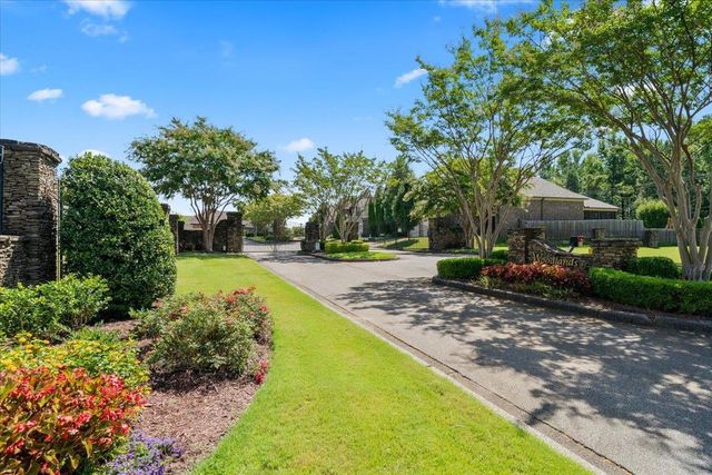 8556 WOODLAND ROSE CIR N, Memphis, TN 38016