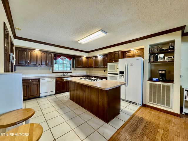 1230 Stonewall Jackson Drive, Dandridge, TN 37725