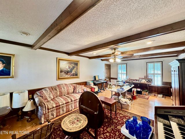 1230 Stonewall Jackson Drive, Dandridge, TN 37725