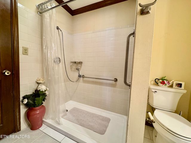 1230 Stonewall Jackson Drive, Dandridge, TN 37725