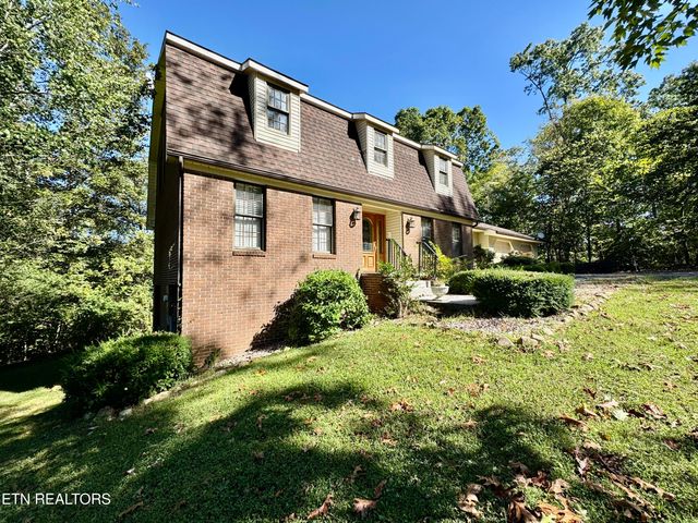 1230 Stonewall Jackson Drive, Dandridge, TN 37725