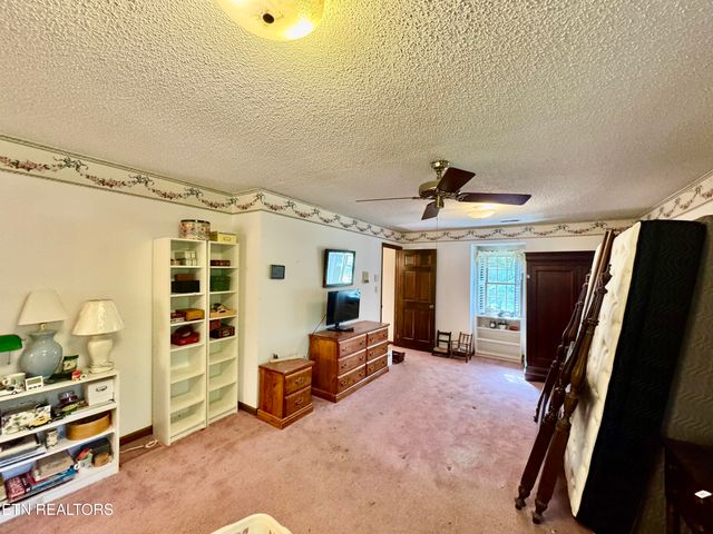 1230 Stonewall Jackson Drive, Dandridge, TN 37725