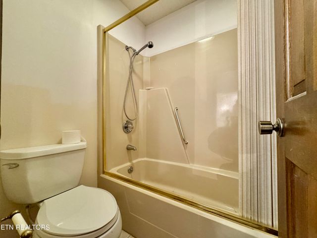 1230 Stonewall Jackson Drive, Dandridge, TN 37725