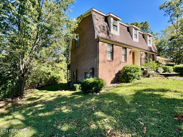 1230 Stonewall Jackson Drive, Dandridge, TN 37725