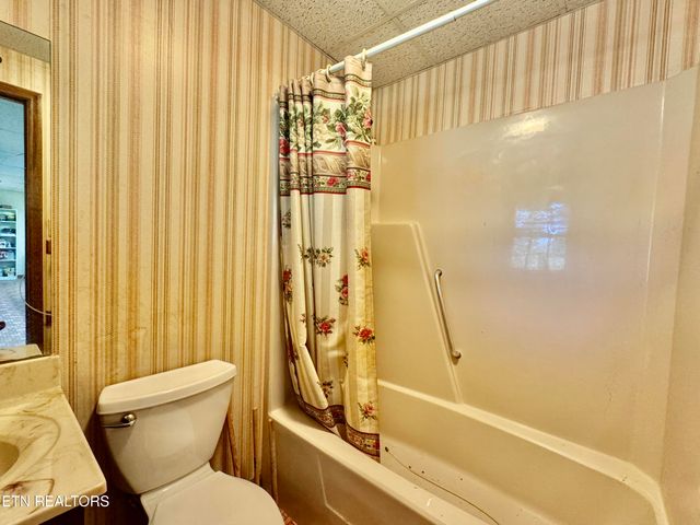 1230 Stonewall Jackson Drive, Dandridge, TN 37725