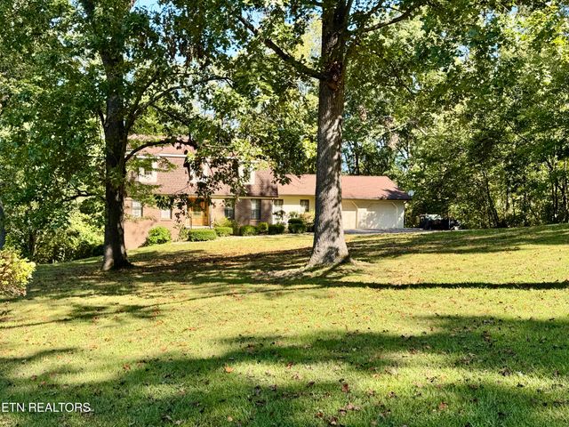 1230 Stonewall Jackson Drive, Dandridge, TN 37725