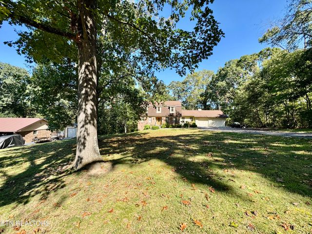 1230 Stonewall Jackson Drive, Dandridge, TN 37725