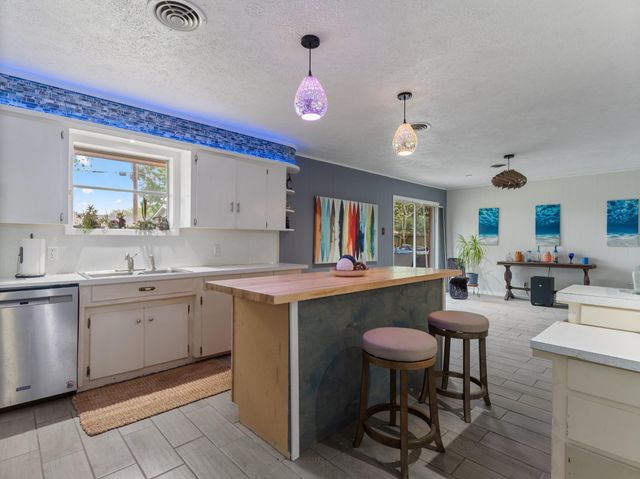 208 Lindsey Avenue, Bay City, TX 77414