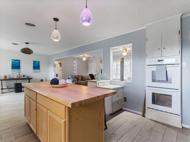 208 Lindsey Avenue, Bay City, TX 77414