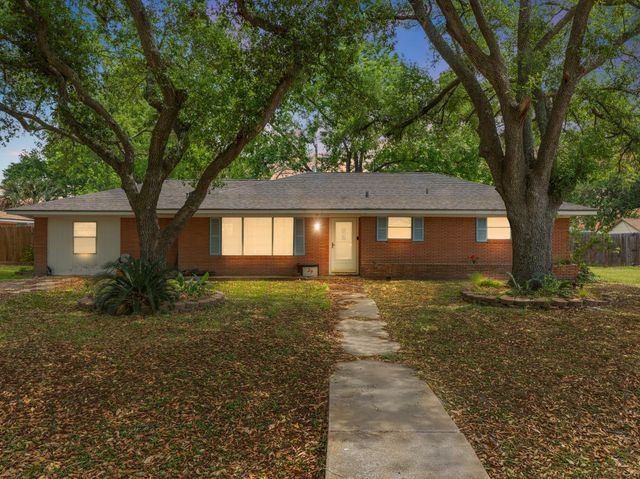 208 Lindsey Avenue, Bay City, TX 77414