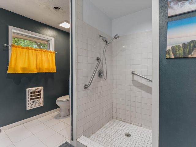 208 Lindsey Avenue, Bay City, TX 77414