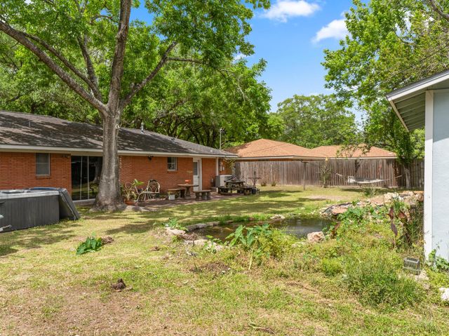 208 Lindsey Avenue, Bay City, TX 77414