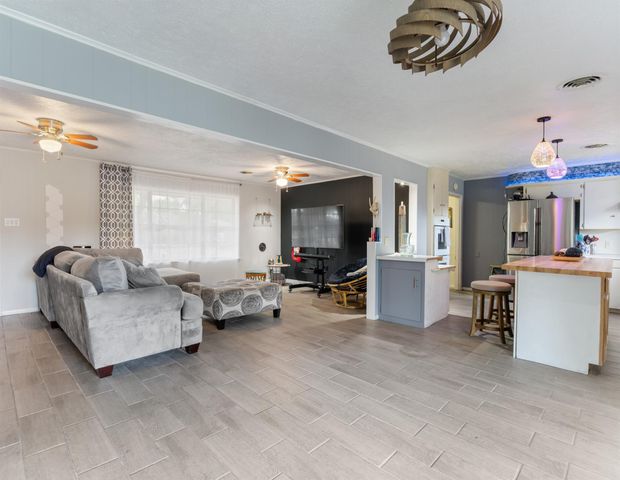 208 Lindsey Avenue, Bay City, TX 77414