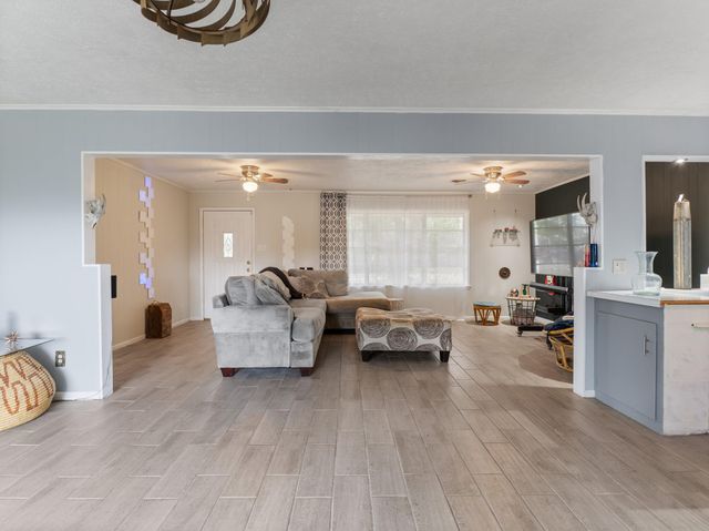 208 Lindsey Avenue, Bay City, TX 77414