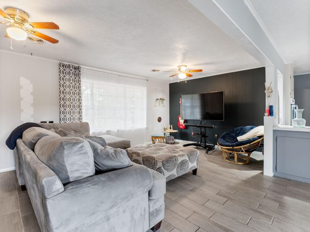 208 Lindsey Avenue, Bay City, TX 77414