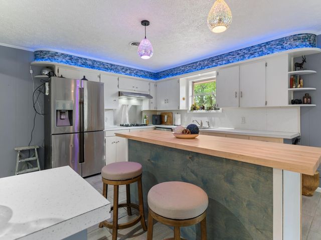208 Lindsey Avenue, Bay City, TX 77414