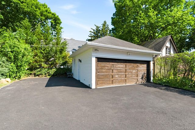 13 Ridgeview Avenue, White Plains, NY 10606
