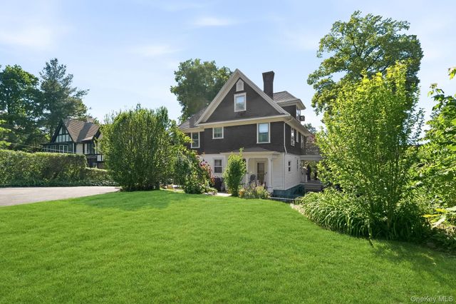 13 Ridgeview Avenue, White Plains, NY 10606