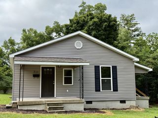 711 Gwen St, Paris, TN 38242