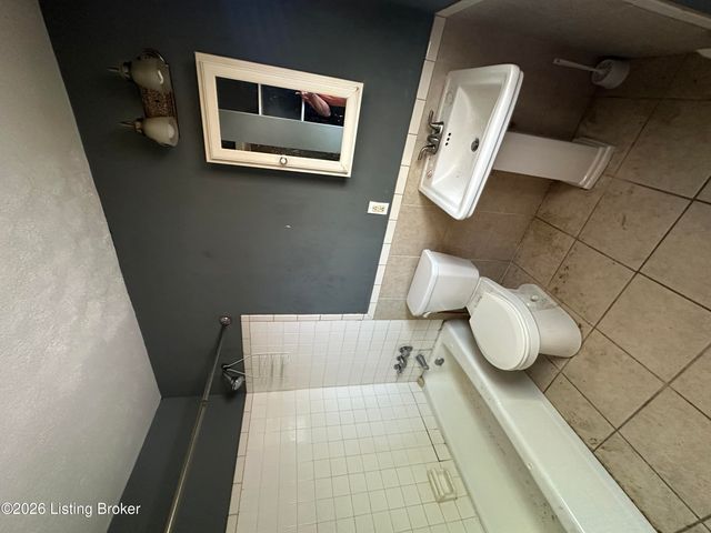 4501 S 6th St APT 74, Louisville, KY 40214