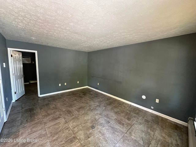 4501 S 6th St APT 74, Louisville, KY 40214