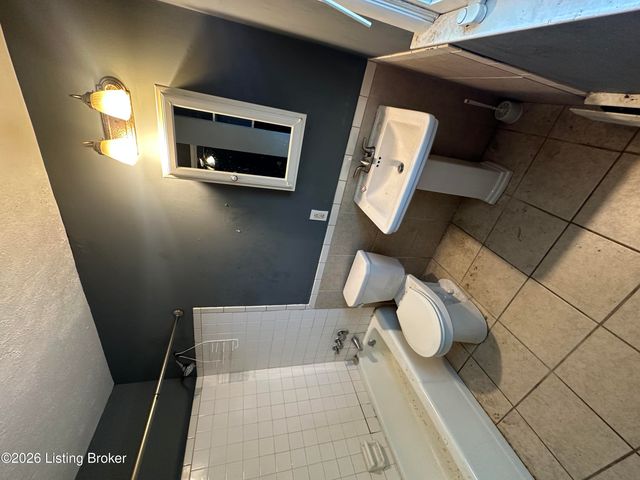 4501 S 6th St APT 74, Louisville, KY 40214
