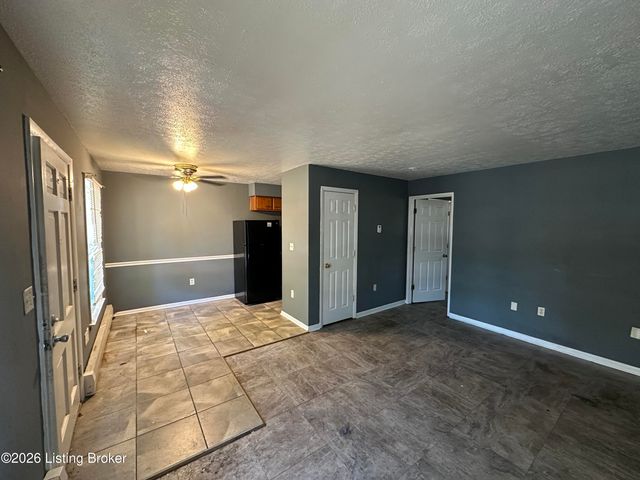 4501 S 6th St APT 74, Louisville, KY 40214
