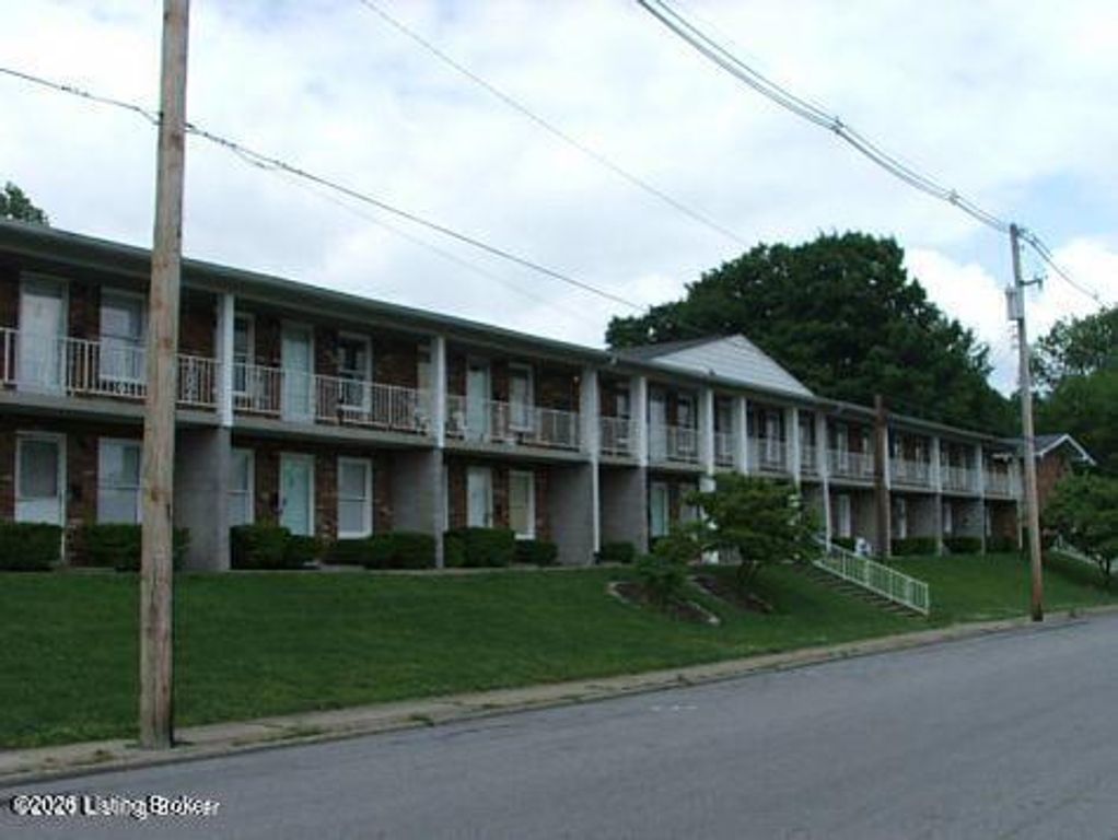 4501 S 6th St APT 74, Louisville, KY 40214