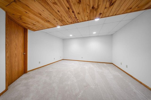 2336 N University DRIVE, Waukesha, WI 53188