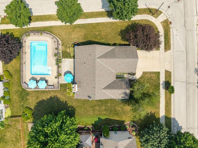 2336 N University DRIVE, Waukesha, WI 53188