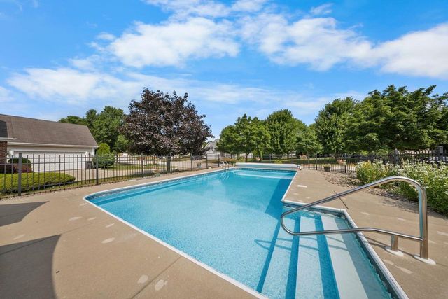 2336 N University DRIVE, Waukesha, WI 53188