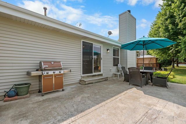 2336 N University DRIVE, Waukesha, WI 53188