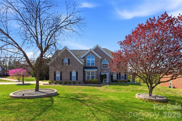 105 Summer Breeze Court, Statesville, NC 28677