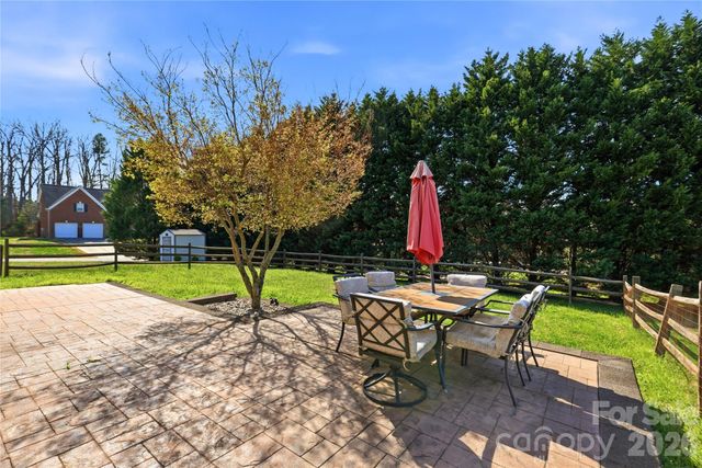 105 Summer Breeze Court, Statesville, NC 28677