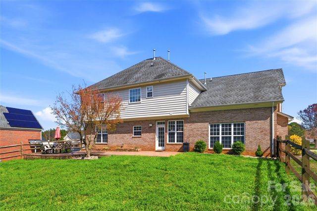 105 Summer Breeze Court, Statesville, NC 28677