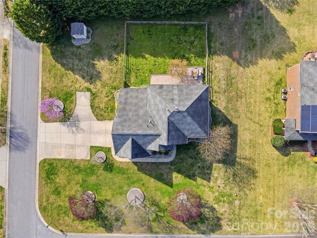 105 Summer Breeze Court, Statesville, NC 28677