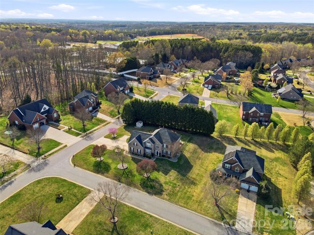 105 Summer Breeze Court, Statesville, NC 28677