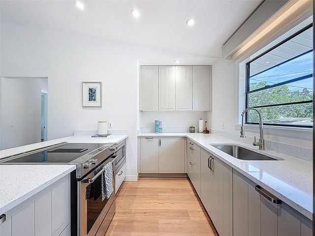 1899 SHORE ACRES BOULEVARD NE, St Petersburg, FL 33703