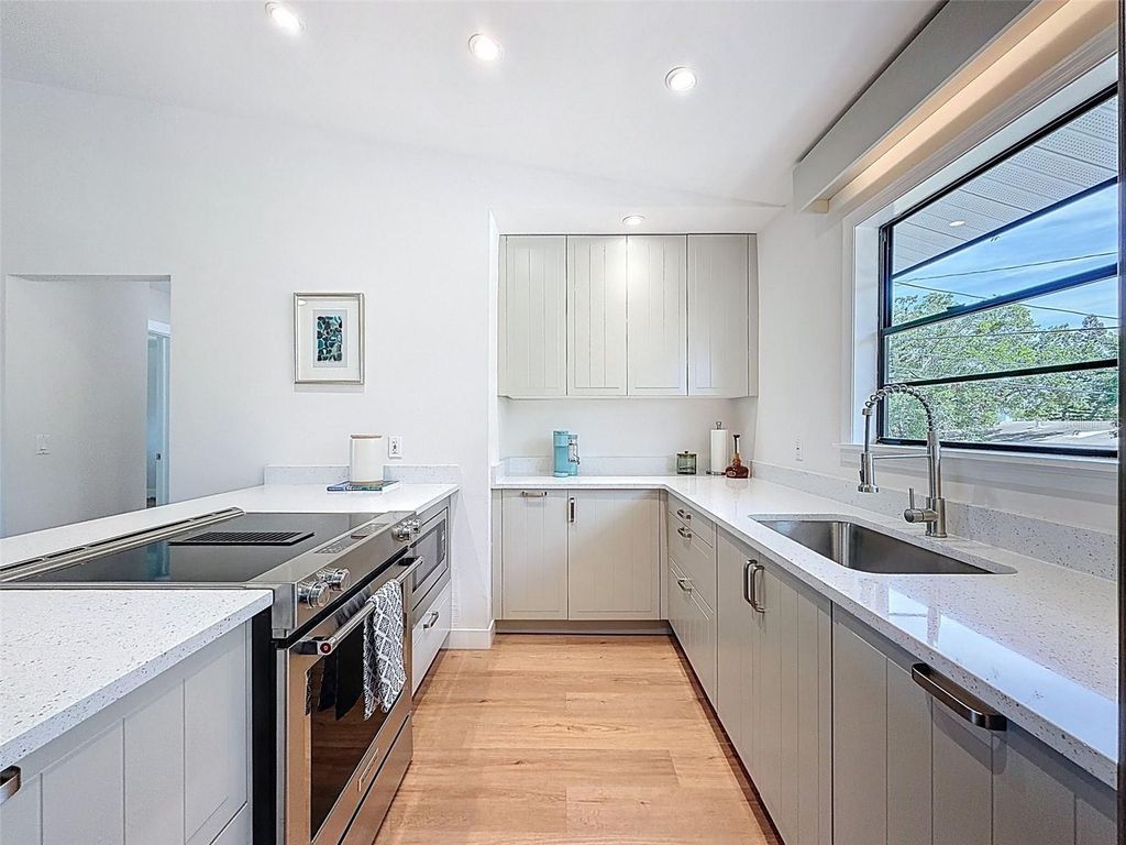 Image 13 of property listing at 1899 SHORE ACRES BOULEVARD NE, St Petersburg, FL 33703