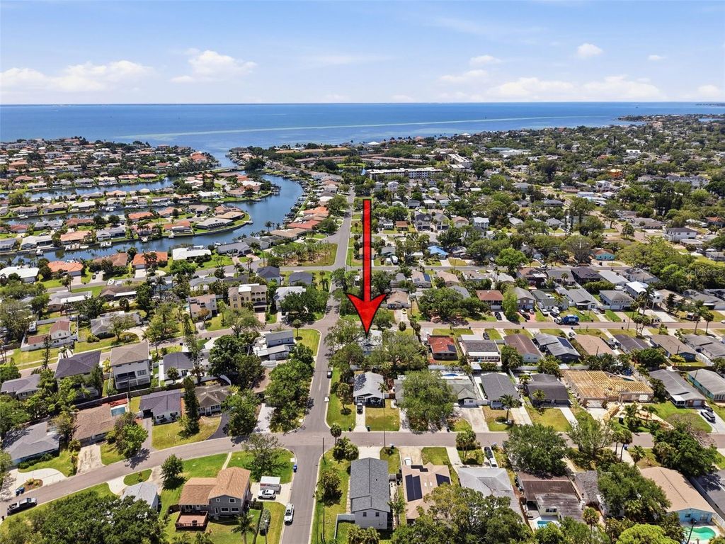 Image 28 of property listing at 1899 SHORE ACRES BOULEVARD NE, St Petersburg, FL 33703