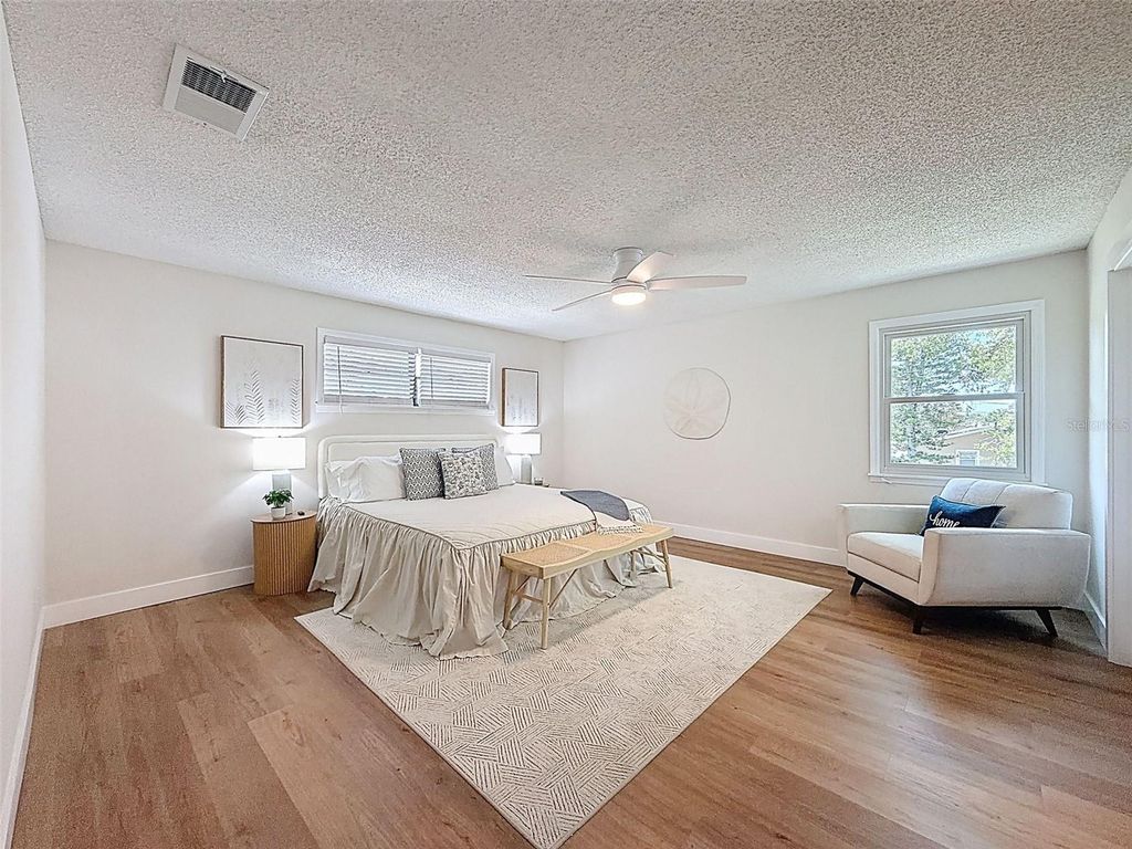 Image 4 of property listing at 1899 SHORE ACRES BOULEVARD NE, St Petersburg, FL 33703