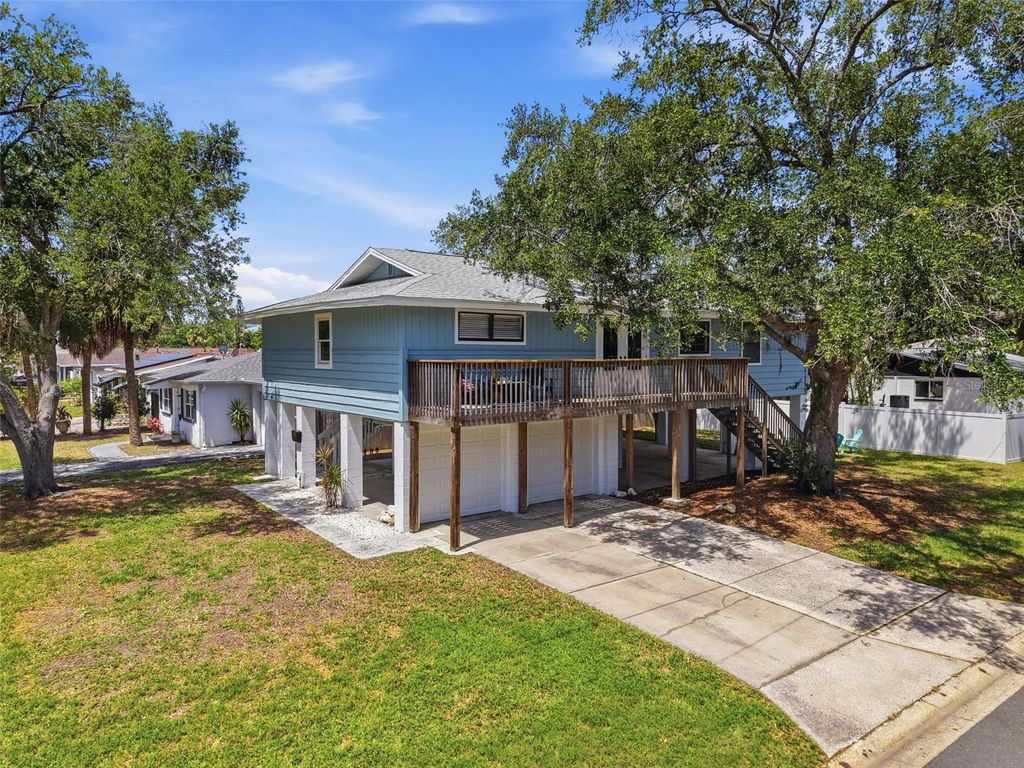 Image 7 of property listing at 1899 SHORE ACRES BOULEVARD NE, St Petersburg, FL 33703