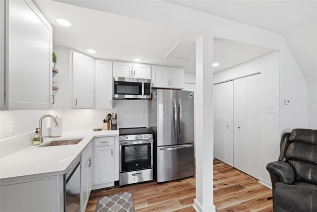 400 S Highland Ave 11, Shadyside, PA 15206