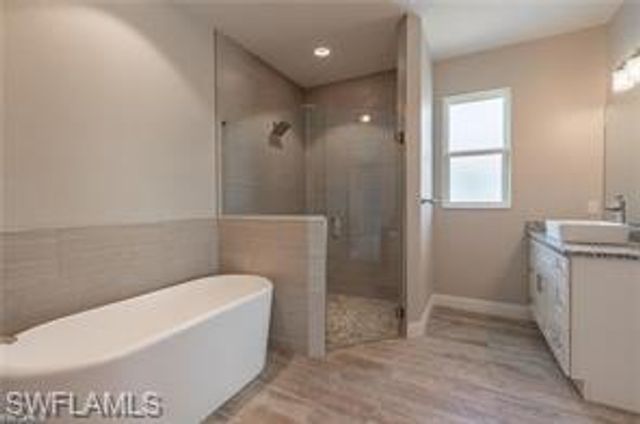 2118 NE 35th LN, Cape Coral, FL 33909