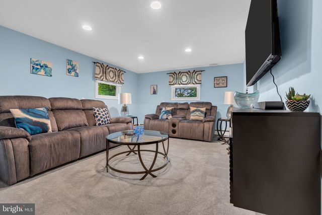81 SHARON RD, Robbinsville, NJ 08691