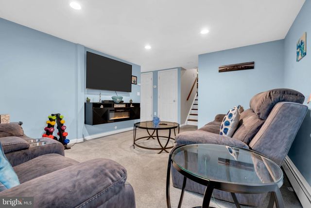 81 SHARON RD, Robbinsville, NJ 08691