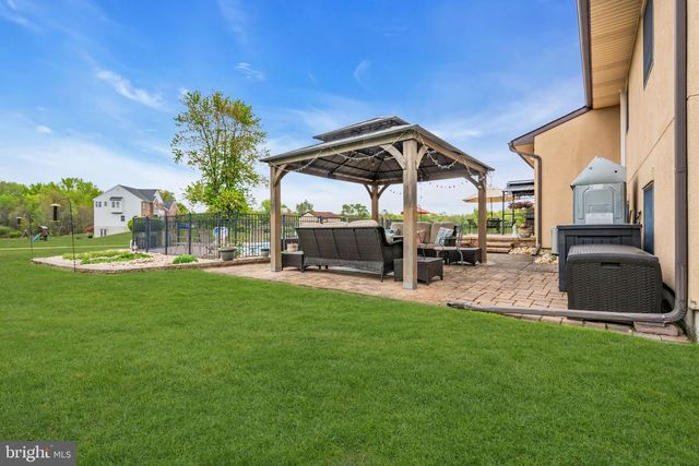81 SHARON RD, Robbinsville, NJ 08691