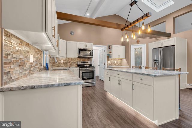 81 SHARON RD, Robbinsville, NJ 08691