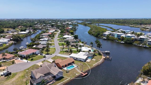 723 PORTIA STREET N, Nokomis, FL 34275