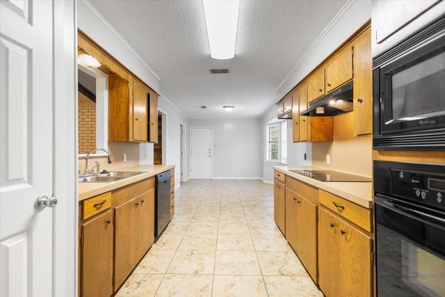 713 Wedgewood Lane, Longview, TX 75604